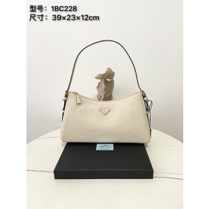 프라다 에메 라지 가죽 숄더백 1BC228