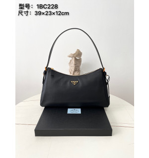 프라다 에메 라지 가죽 숄더백 1BC228