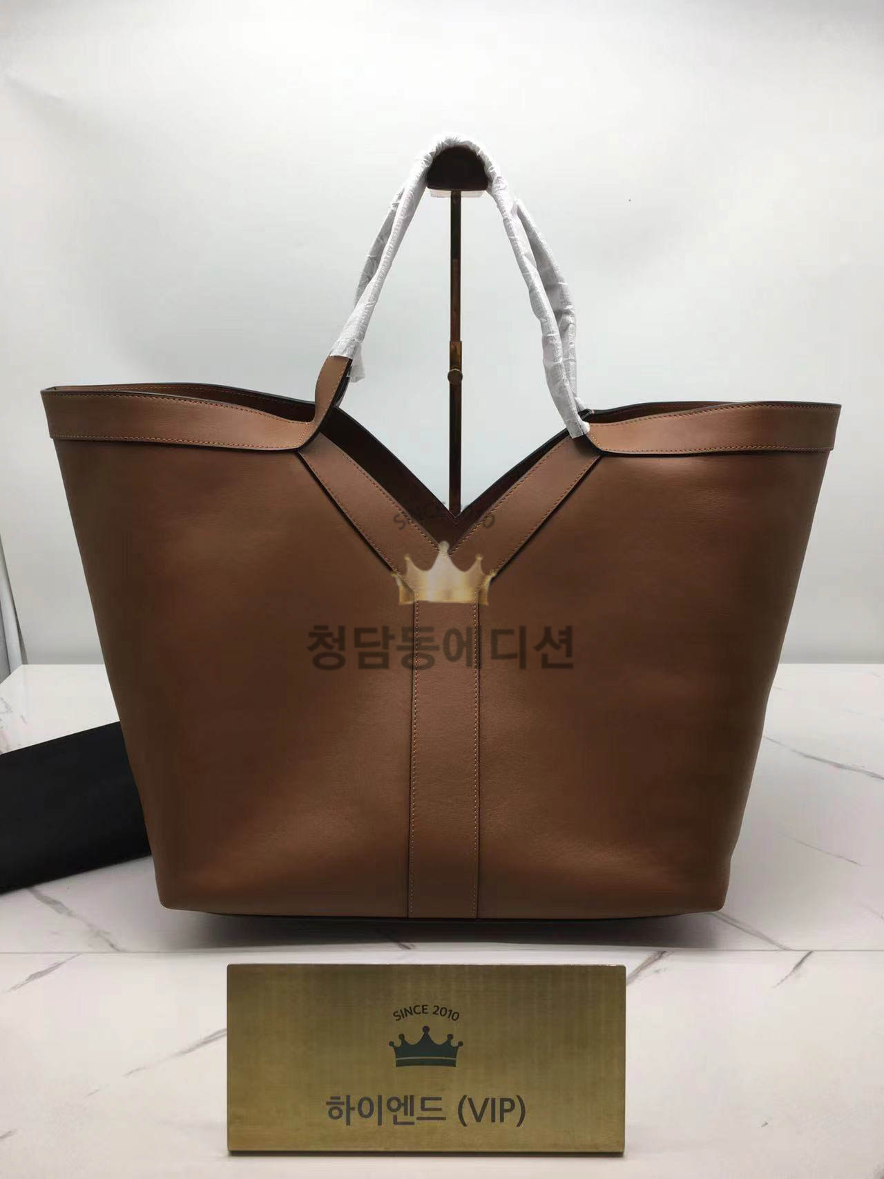 생로랑 Y 카바스 레더 토트 숄더백