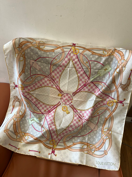 루이비통 실크 스카프