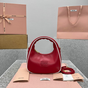 미우미우 완더 가죽백