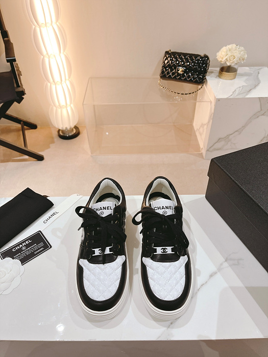 샤넬 23SS 퀼팅 스니커즈