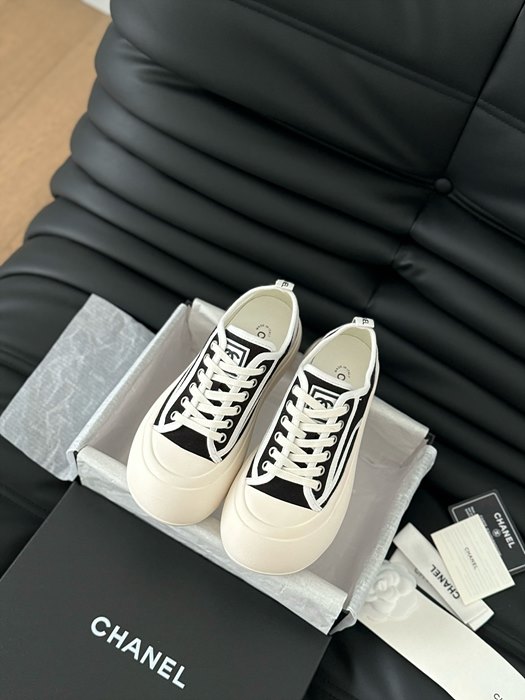 샤넬 캔버스 스니커즈