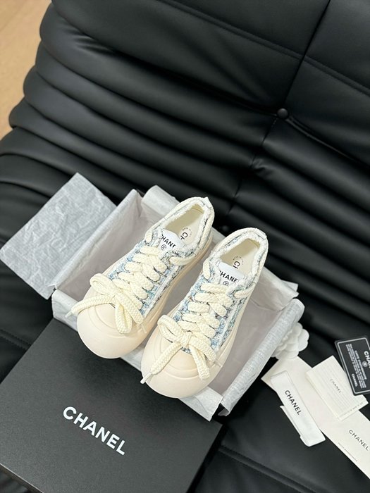 샤넬 캔버스 스니커즈