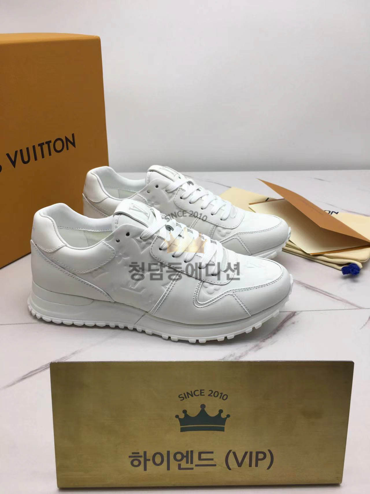 루이비통 런어웨이 스니커즈 (남성용)