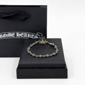 크롬하츠 타이니 E CH 플러스 팔찌