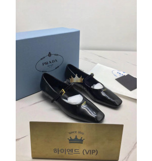 프라다 브러쉬드 가죽 메리제인 발레리나