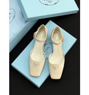 프라다 페이던트 가죽 슬링백