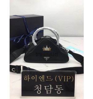 프라다 트라이앵글 토트백