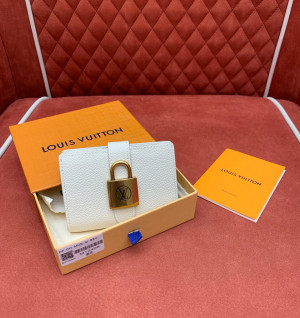 루이비통 로우 키 컴팩트 지갑 M12148