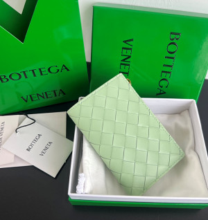 보테가 베네타 미디움 인트레치아토 폴더형 지갑 749940