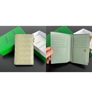 보테가 베네타 미디움 인트레치아토 폴더형 지갑 749940