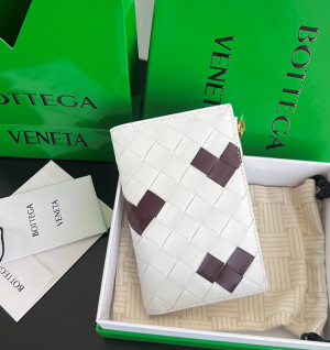 보테가 베네타 미디움 인트레치아토 폴더형 지갑 749940