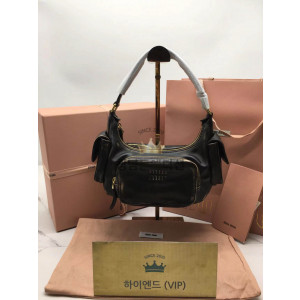 미우미우 포켓 나파가죽 숄더백