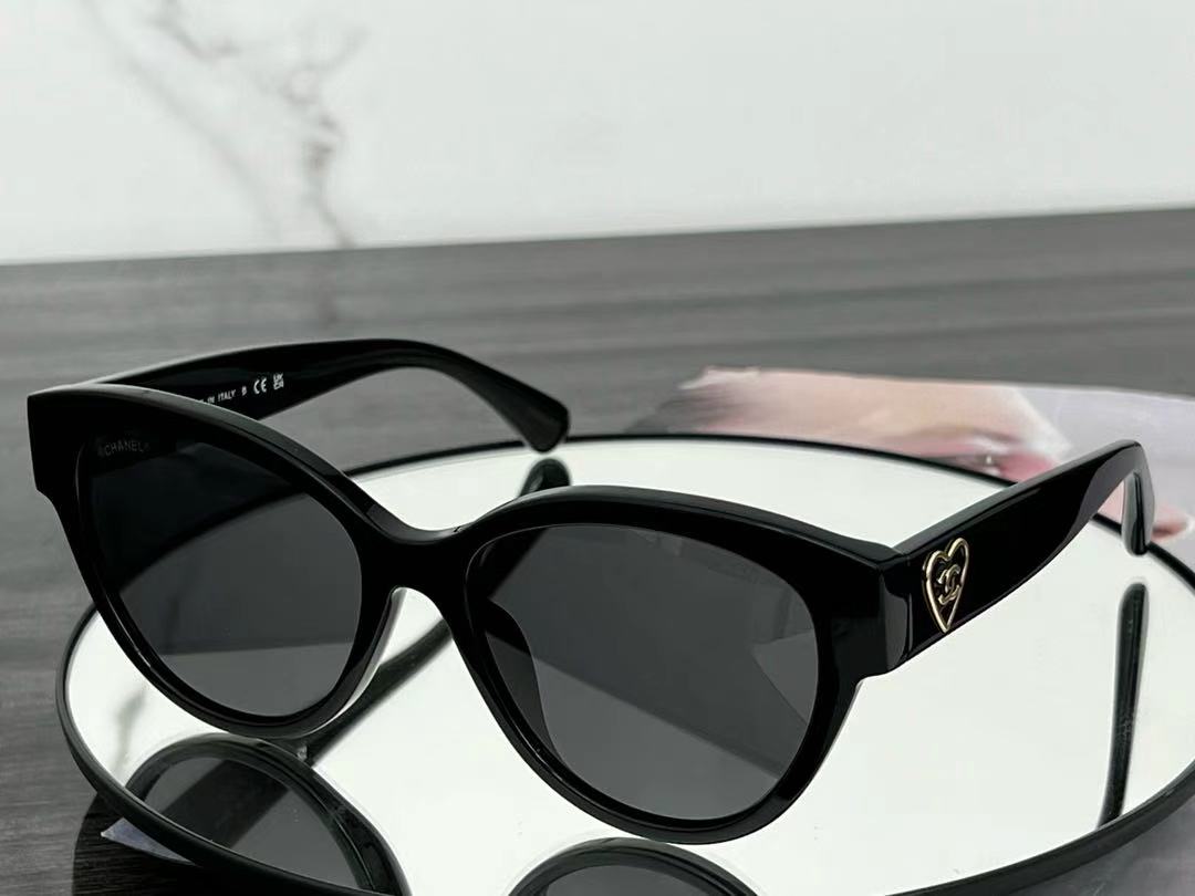 샤넬 스퀘어 하트 선글라스 CH5477