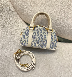 디올 바이브 볼링백 이스트 웨스트