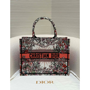 디올 북토트백 미디움