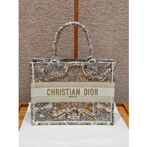 디올 북토트백 미디움