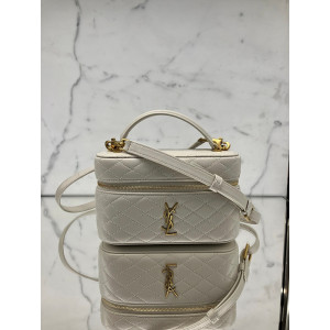 생로랑 램스킨 소재의 가비 배니티 백 7667311