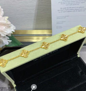 반클리프 알함브라 빈티지 기요세 브레이슬릿 (컬러 골드)