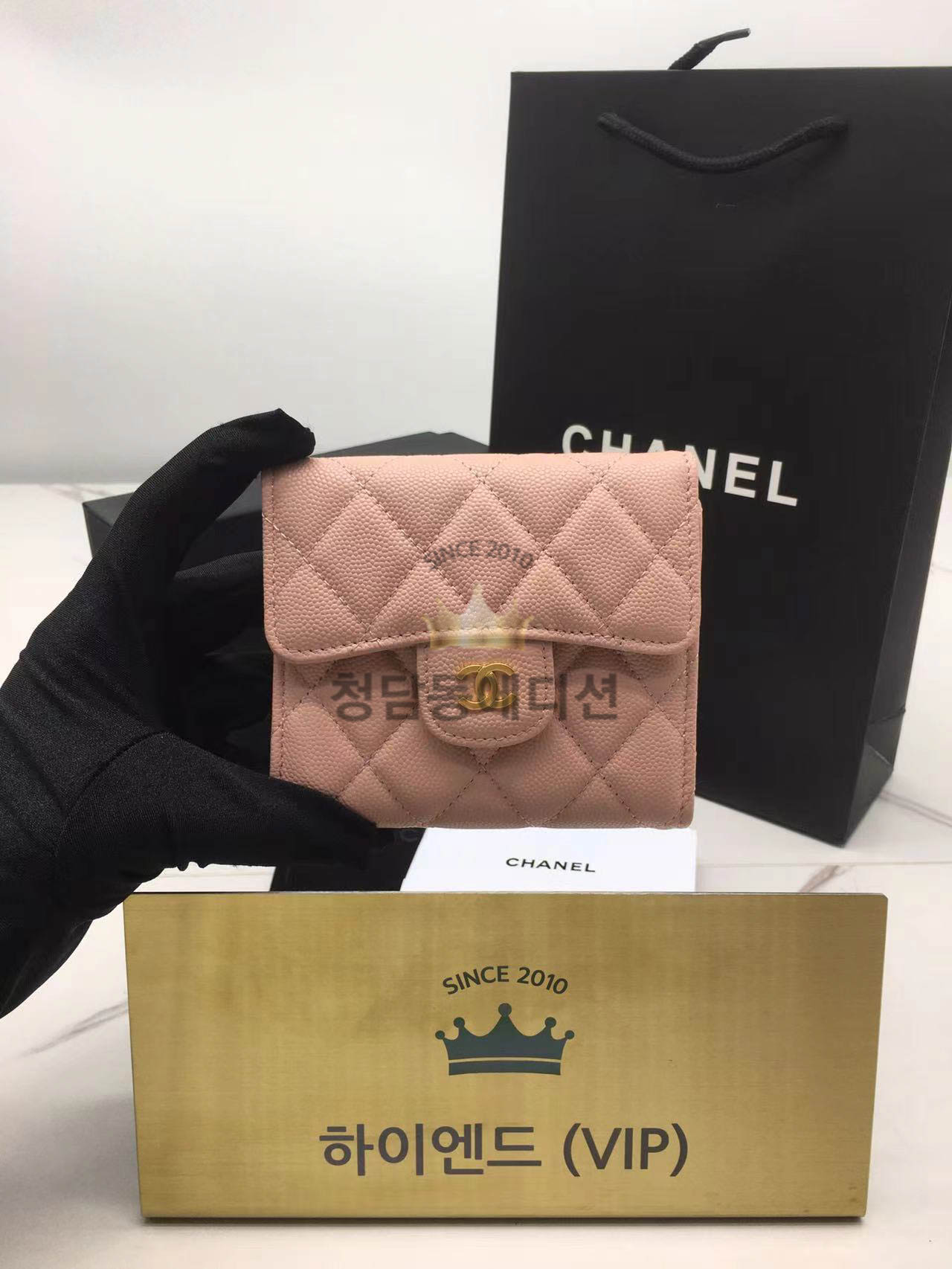 샤넬 클래식 캐비어 플랩 지갑 금장