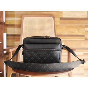 루이비통 아웃도어 메신저백 M30233 (upgrade ver.)