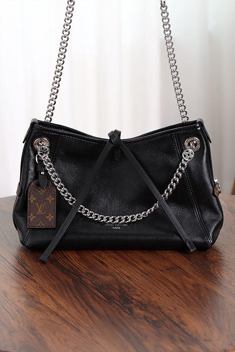 루이비통 캐리올 바이브 BB M12888