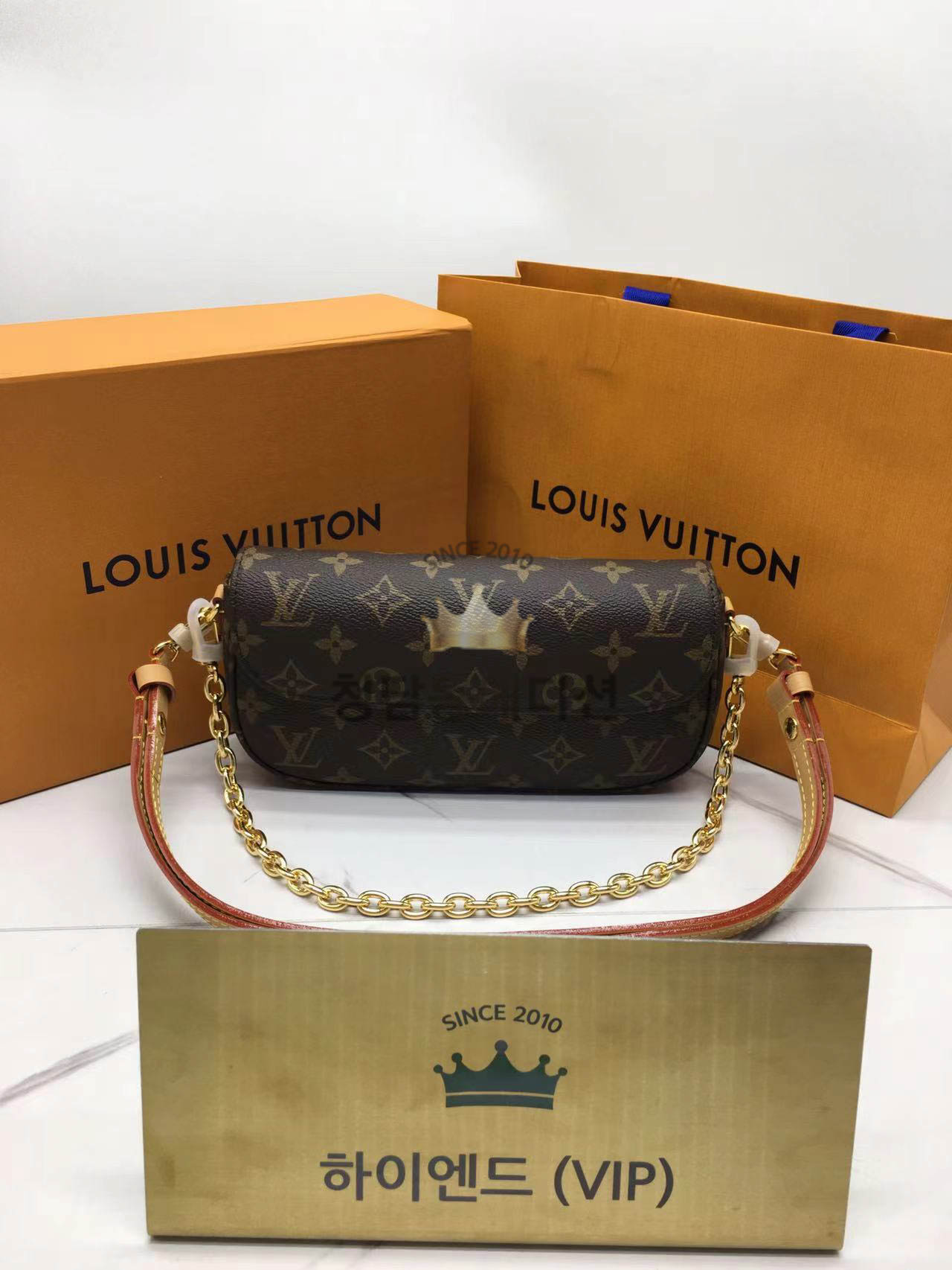 루이비통 모노그램 아이비 WOC M81911 (upgrade ver.)