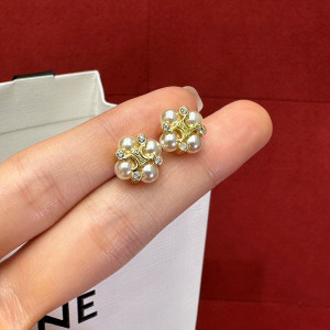 셀린느 레 페를르 스터드 귀걸이