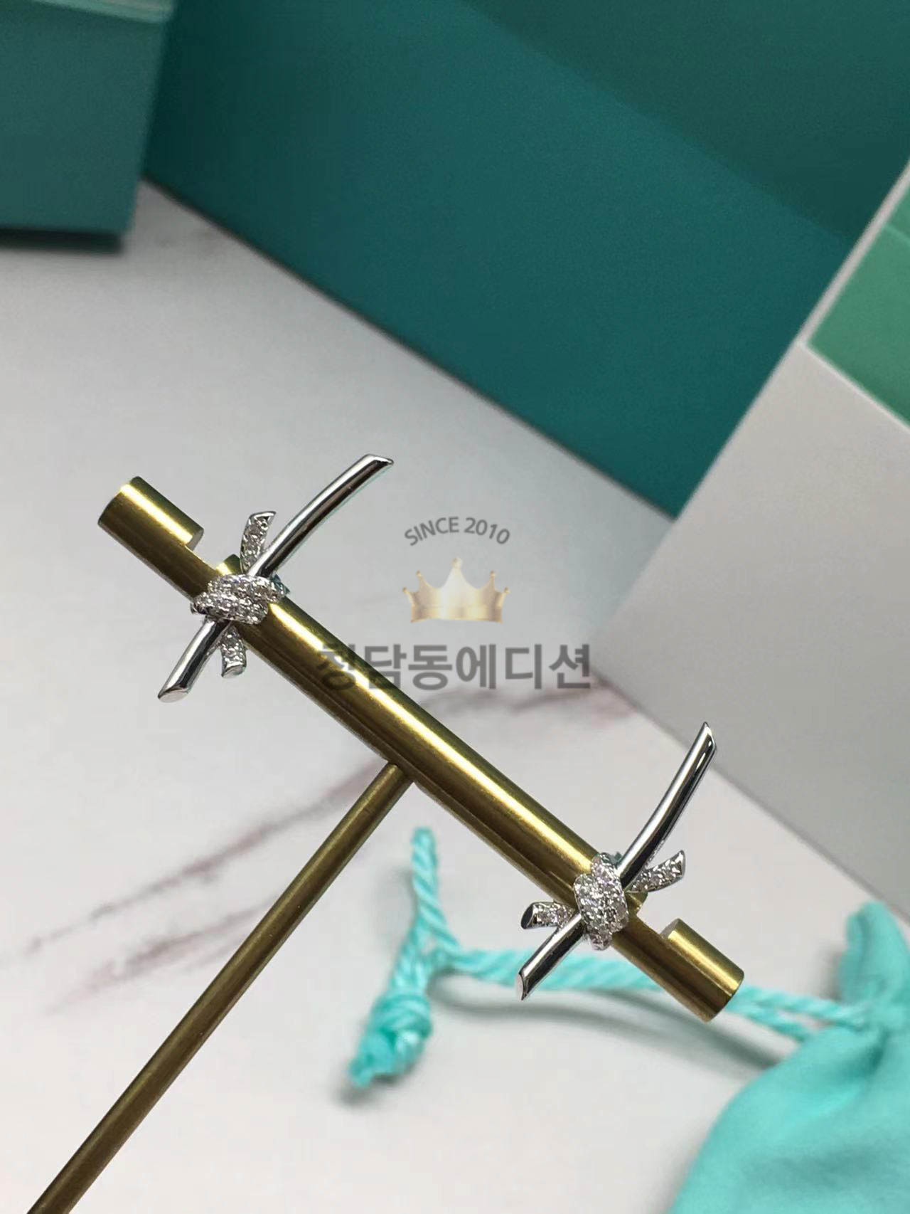 티파니앤코 노트 이어링 (컬러 로즈골드, 화이트골드)