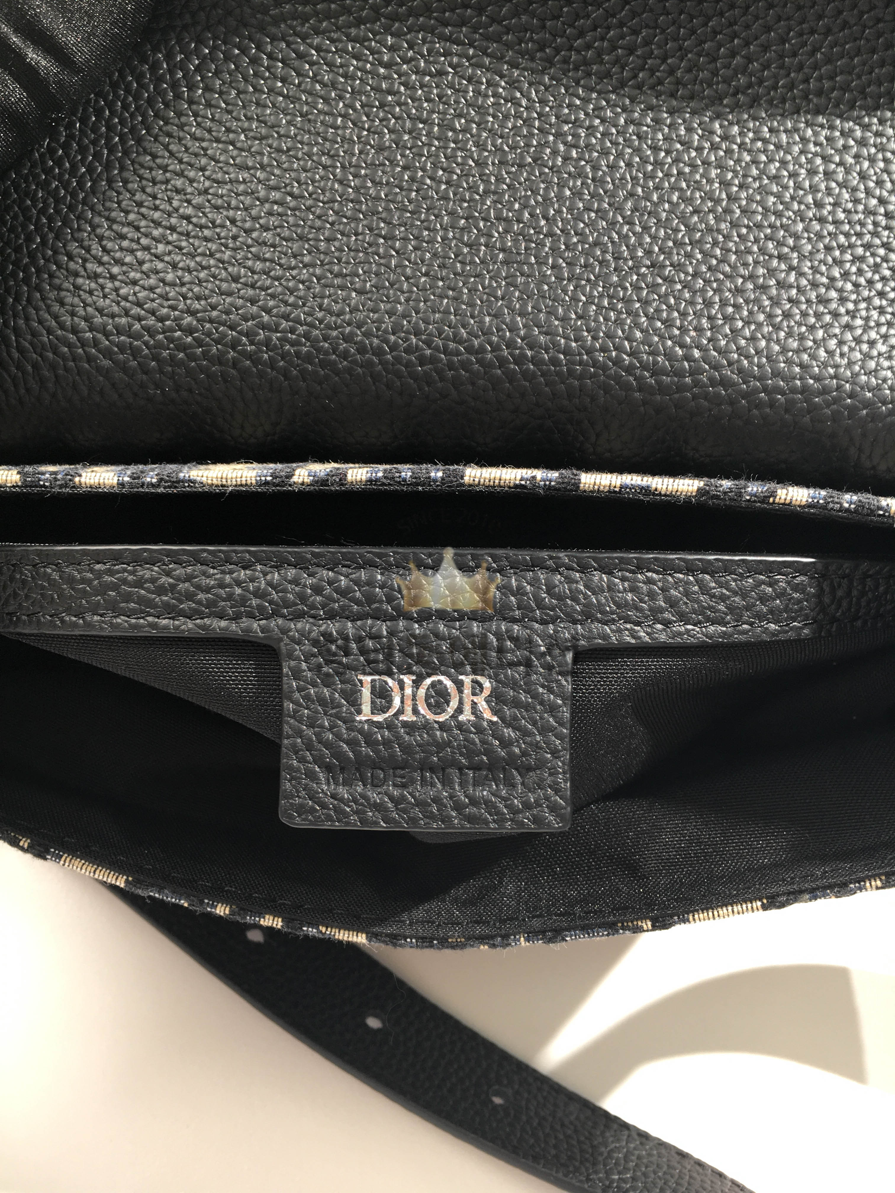 디올 새들 플랩 메신저백