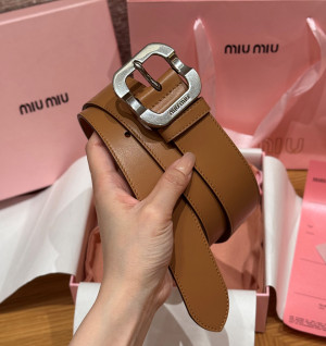 미우미우 로고 버클 벨트