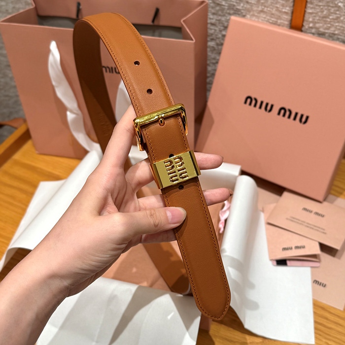 미우미우 로고 플레이트 벨트