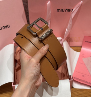 미우미우 클래식 로고 버클 벨트