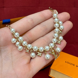 루이비통 펄 참 브레이슬릿