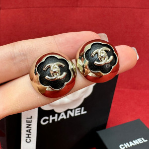 샤넬 레더 카멜리아 이어링