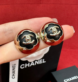 샤넬 레더 카멜리아 이어링