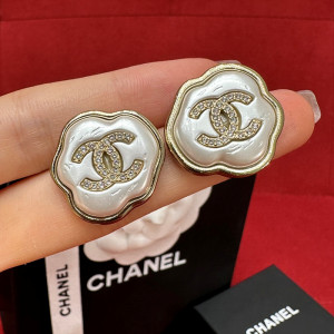 샤넬 클라우드 스터드 귀걸이