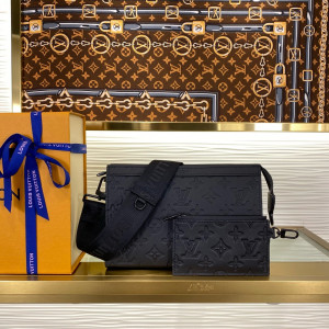 루이비통 남성 웨어러블 월릿 모노그램 M81115