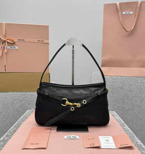 미우미우 아방뛰르 나파 가죽백 (컬러 블랙)