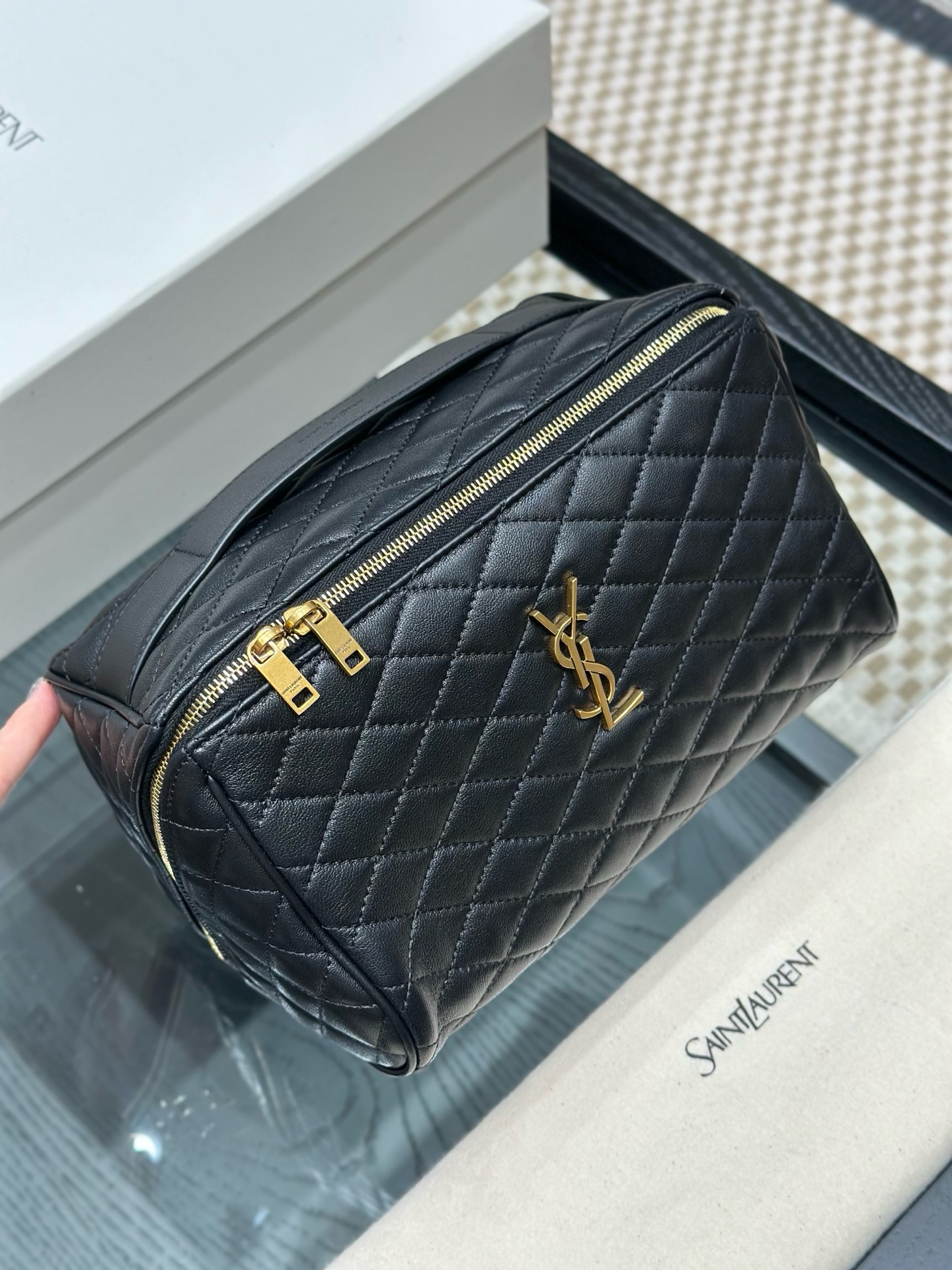 생로랑 가비 다이아몬드 퀼팅 베니티 케이스