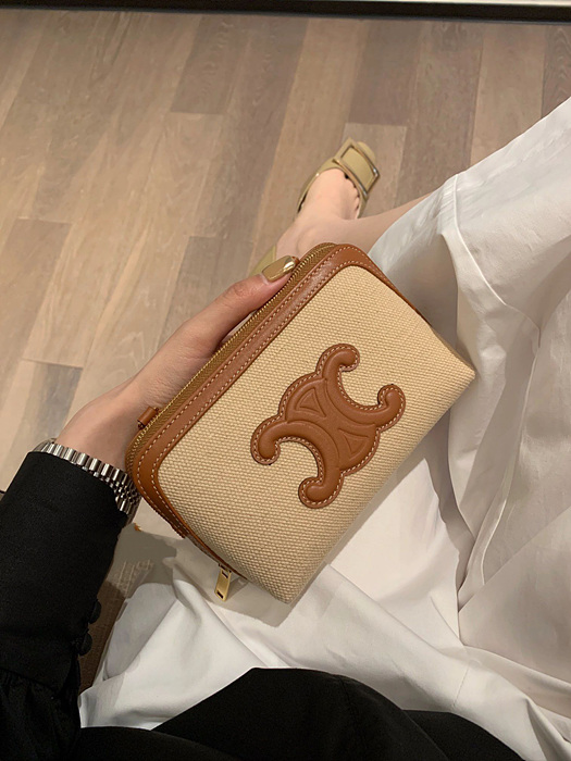 셀린느 퀴르 트리오페 체인 클러치