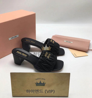 미우미우 마테라쎄 나파 가죽 슬라이드