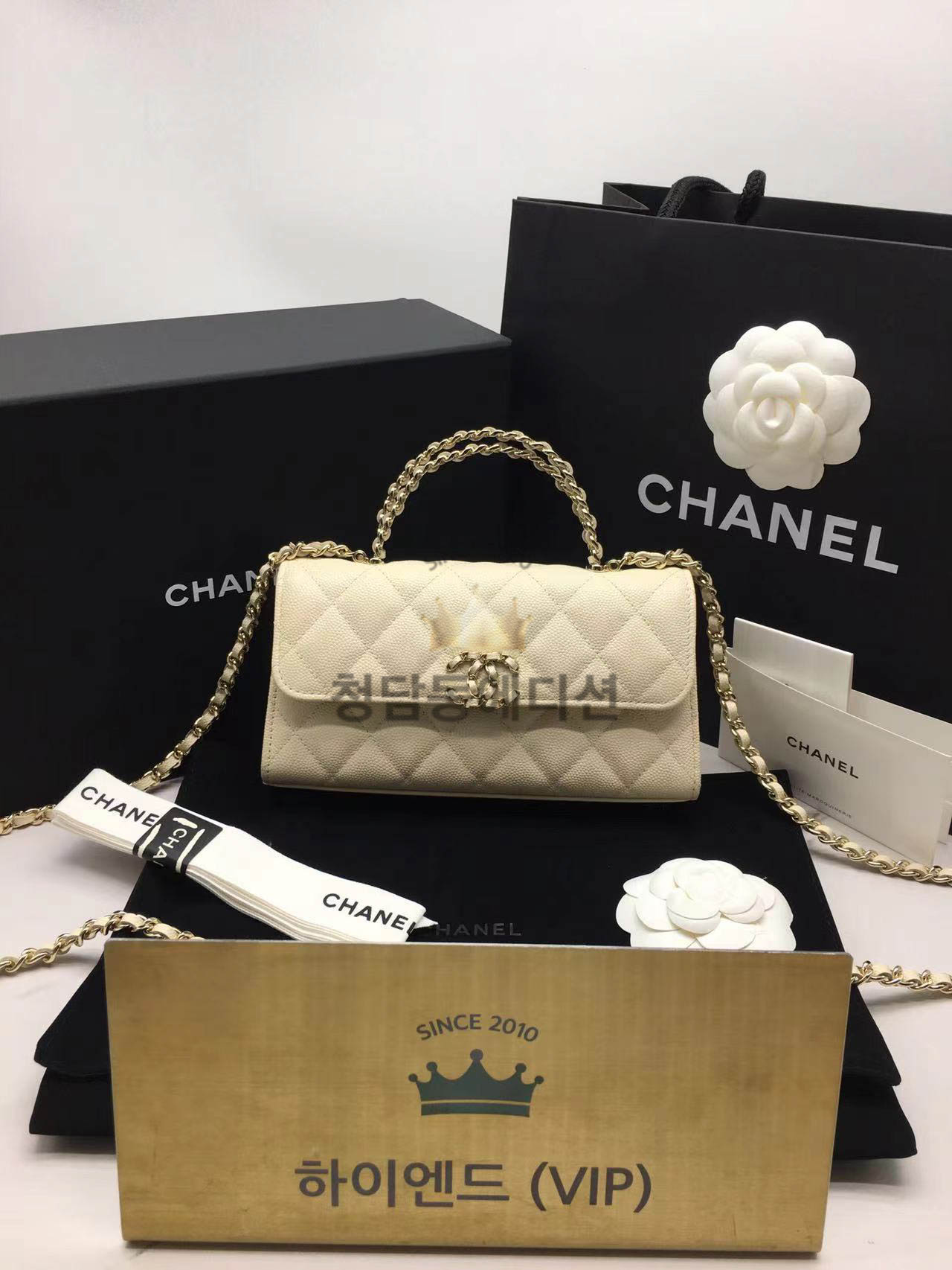 샤넬 25SS 체인 탑핸들 플랩백 CC로고 체인 미니백 폰홀더 베이지 샴페인골드 AP3238