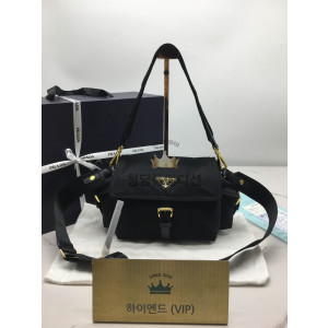 프라다 익스플로어 미디움 1BD394