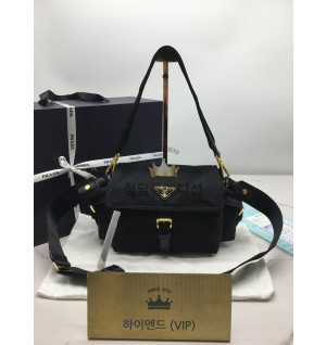 프라다 익스플로어 미디움 1BD394