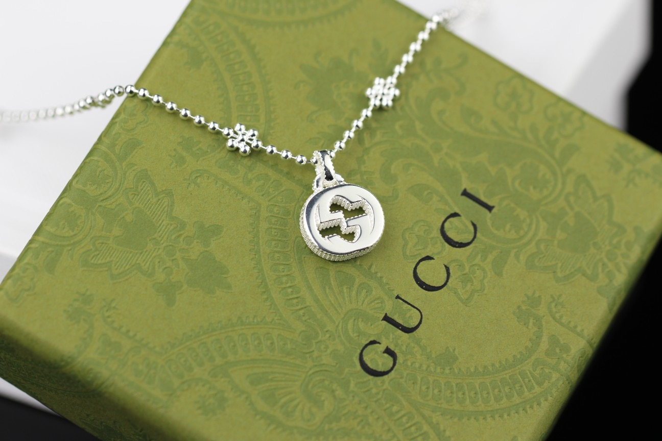 구찌 인터로킹G 목걸이
