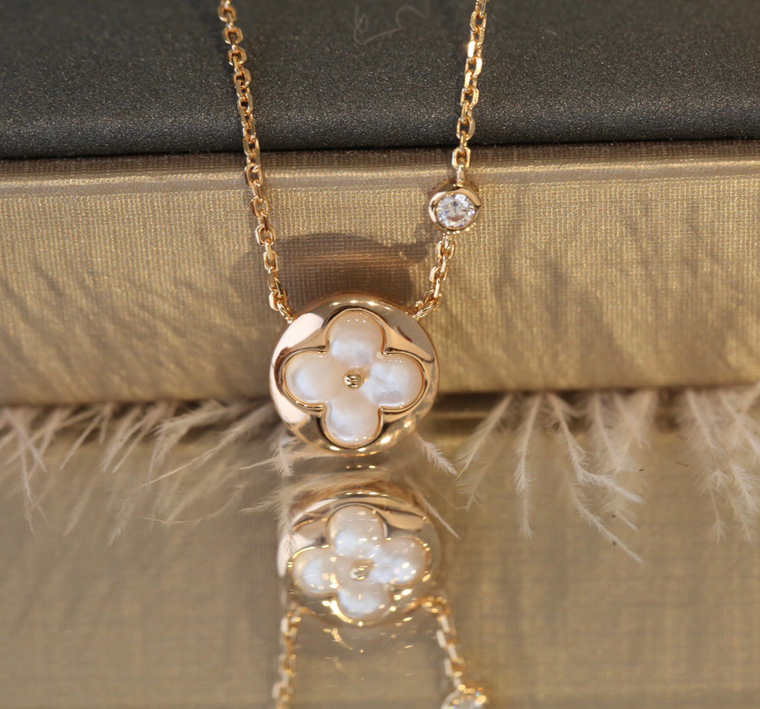 루이비통 블라썸 목걸이