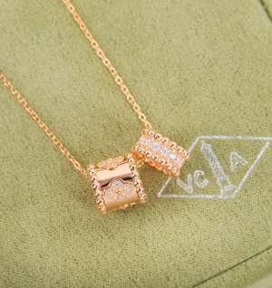 반클리프 빼를리 목걸이 (컬러 로즈골드)