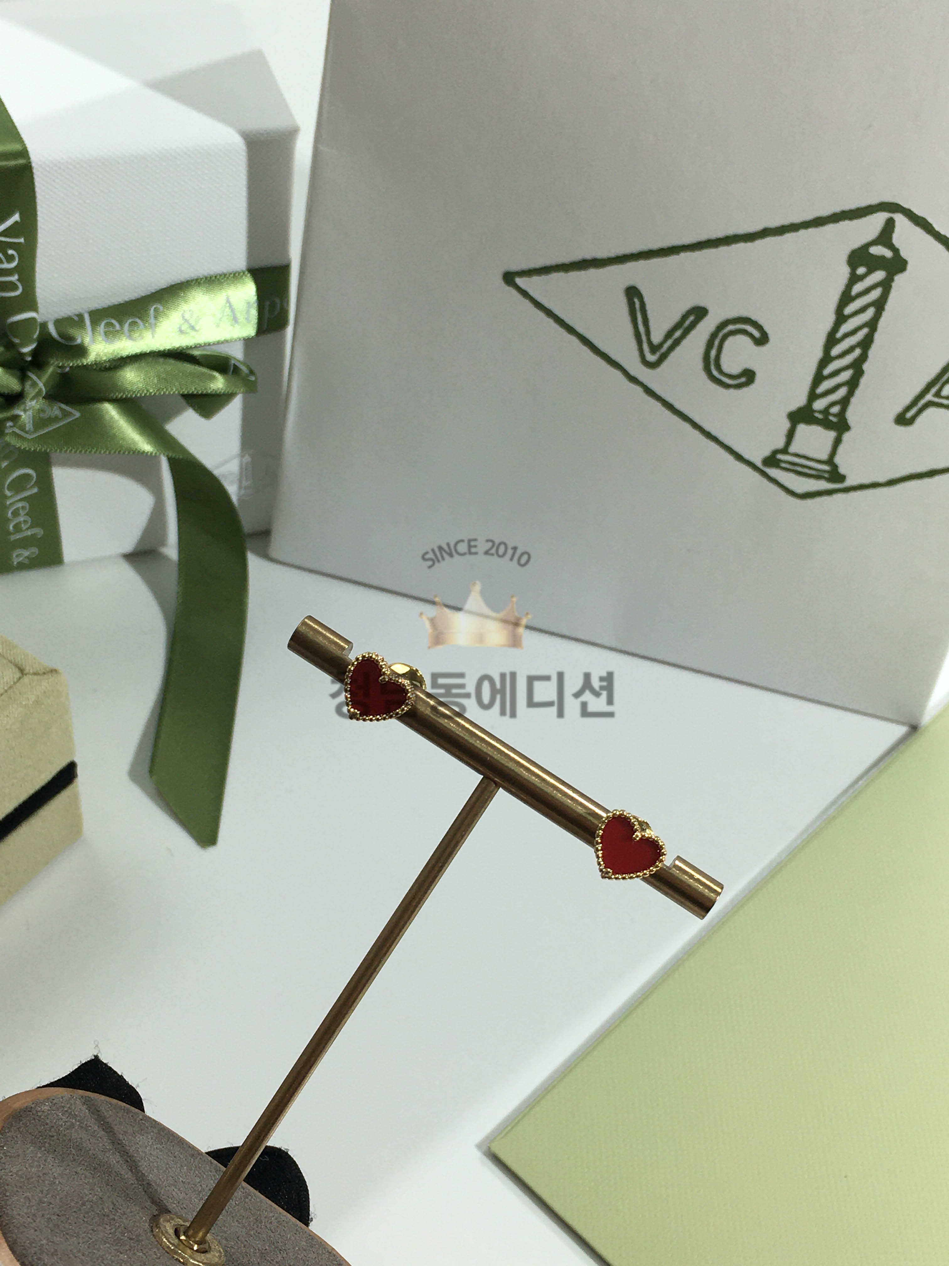 반클리프 카넬리언 하트 귀걸이 옐로우골드